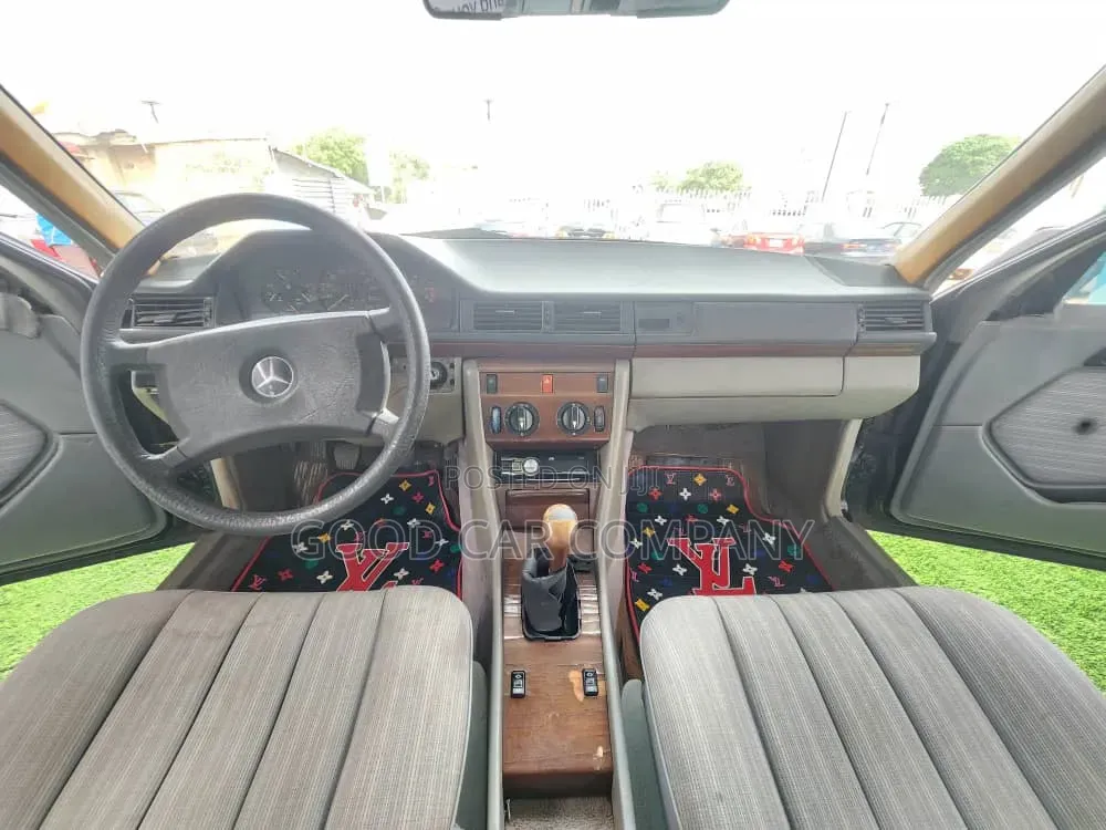 Mercedes-Benz E230 1995 Black