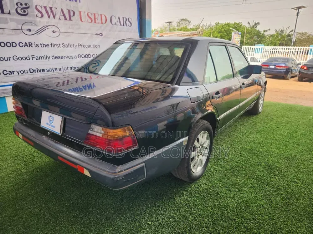Mercedes-Benz E230 1995 Black