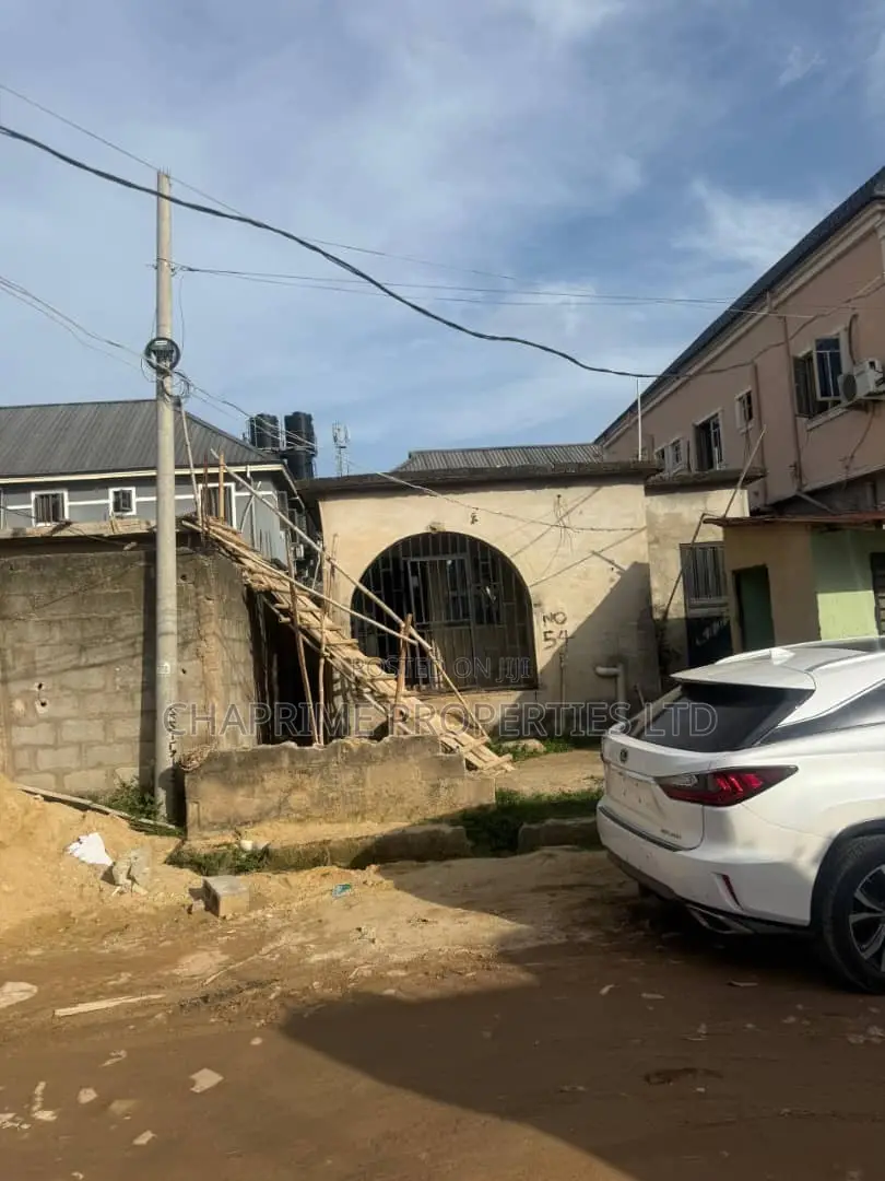 2bdrm Bungalow in Iyana Ipaja for sale