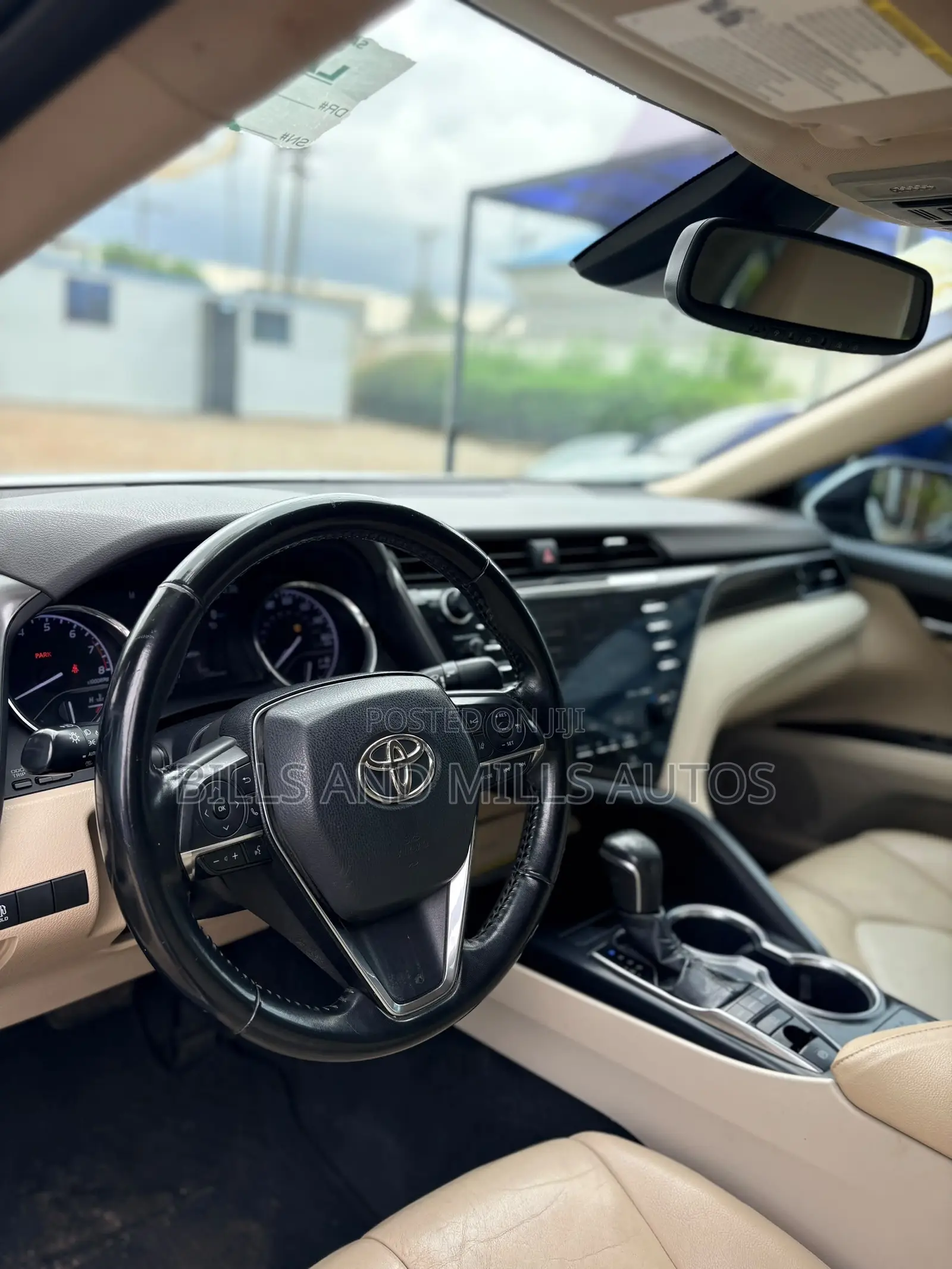 Toyota Camry XLE FWD 2020 White