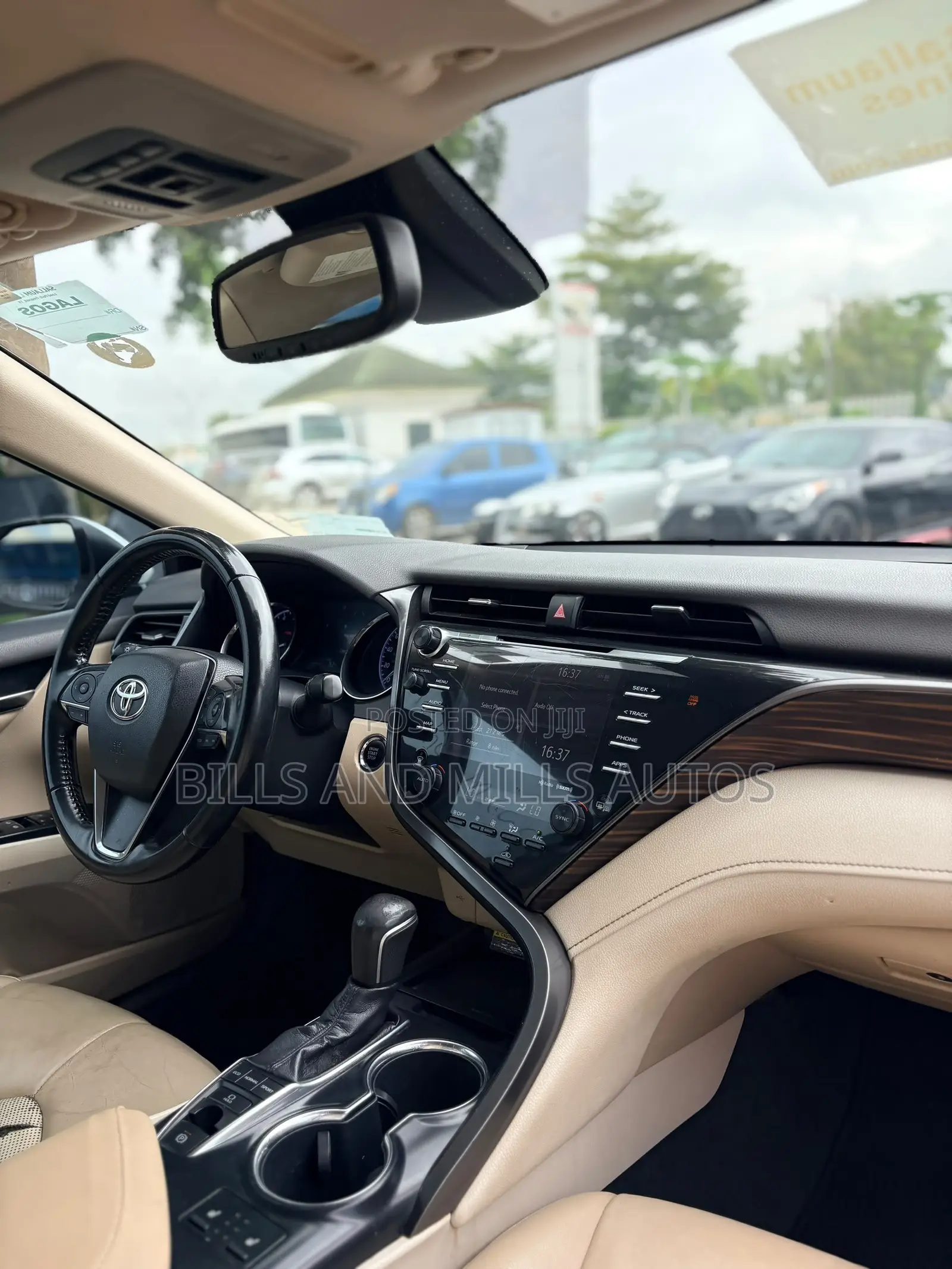 Toyota Camry XLE FWD 2020 White