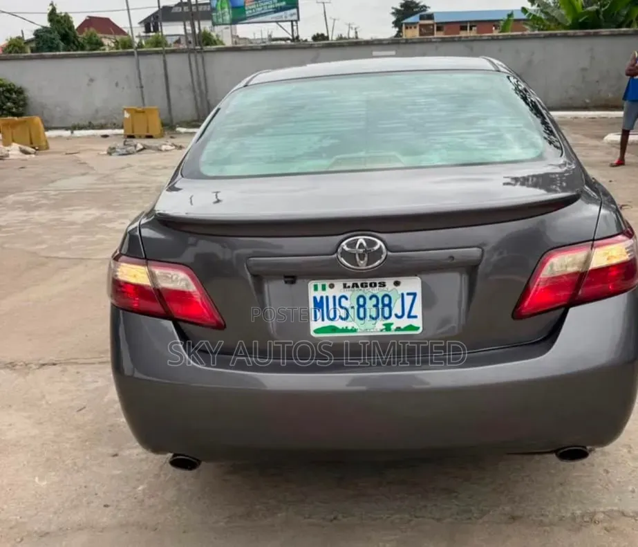 Toyota Camry XLE V6 4dr Sedan (3.5L 6cyl 6AM) 2007 Gray