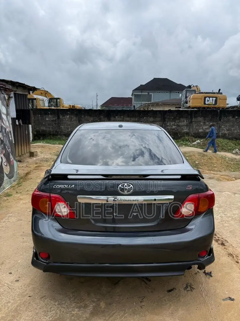 Toyota Corolla 2010 Gray