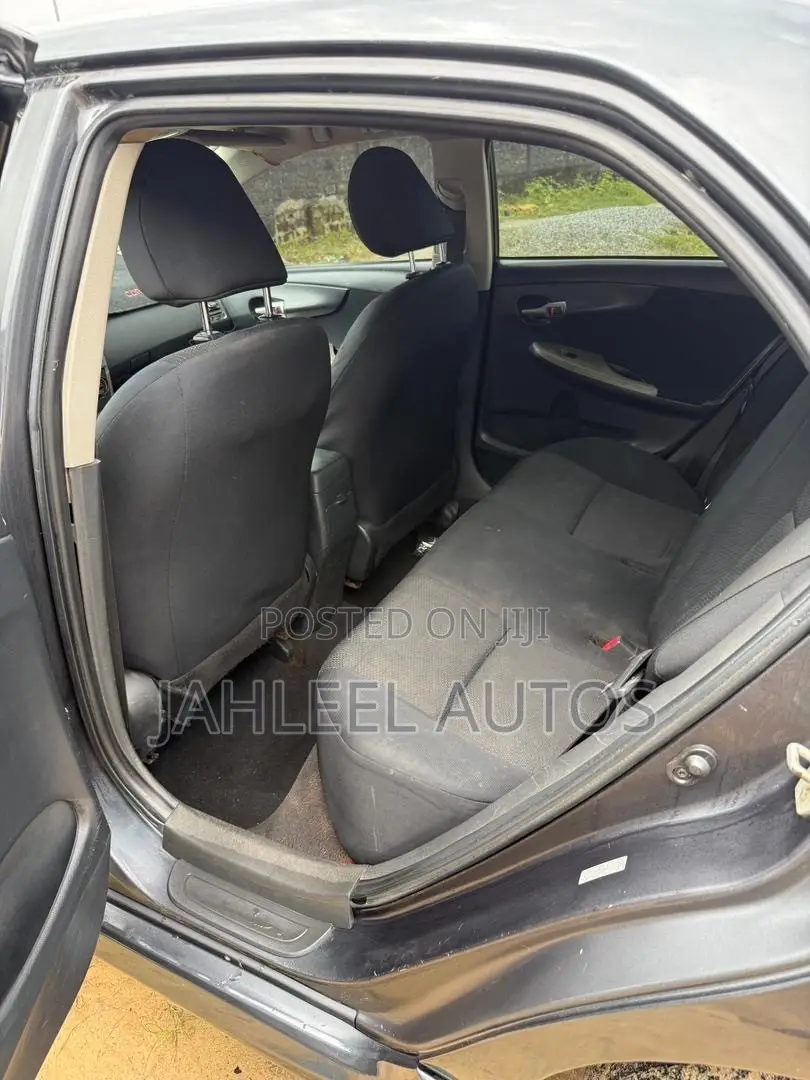 Toyota Corolla 2010 Gray
