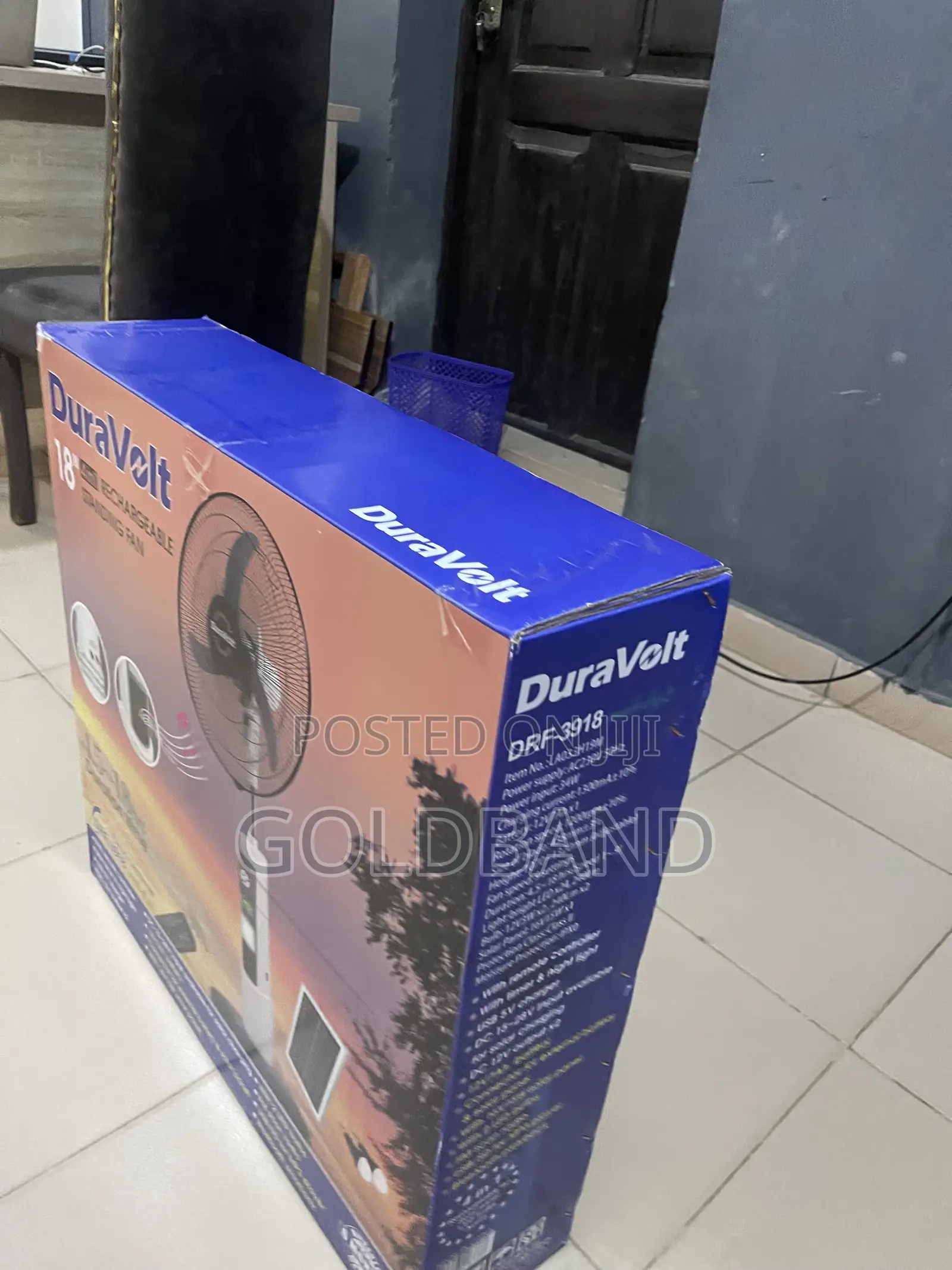 Duravolt 18" Cord-Free Standing Fan