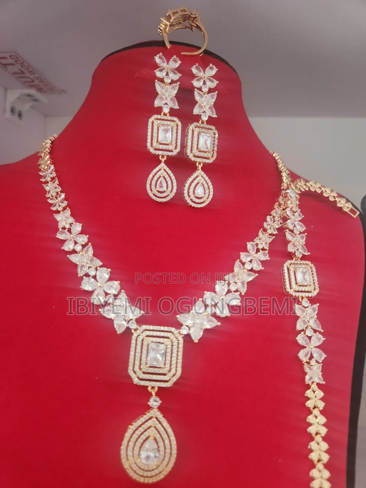 Luxury Jewellery That Pops Up Your Look