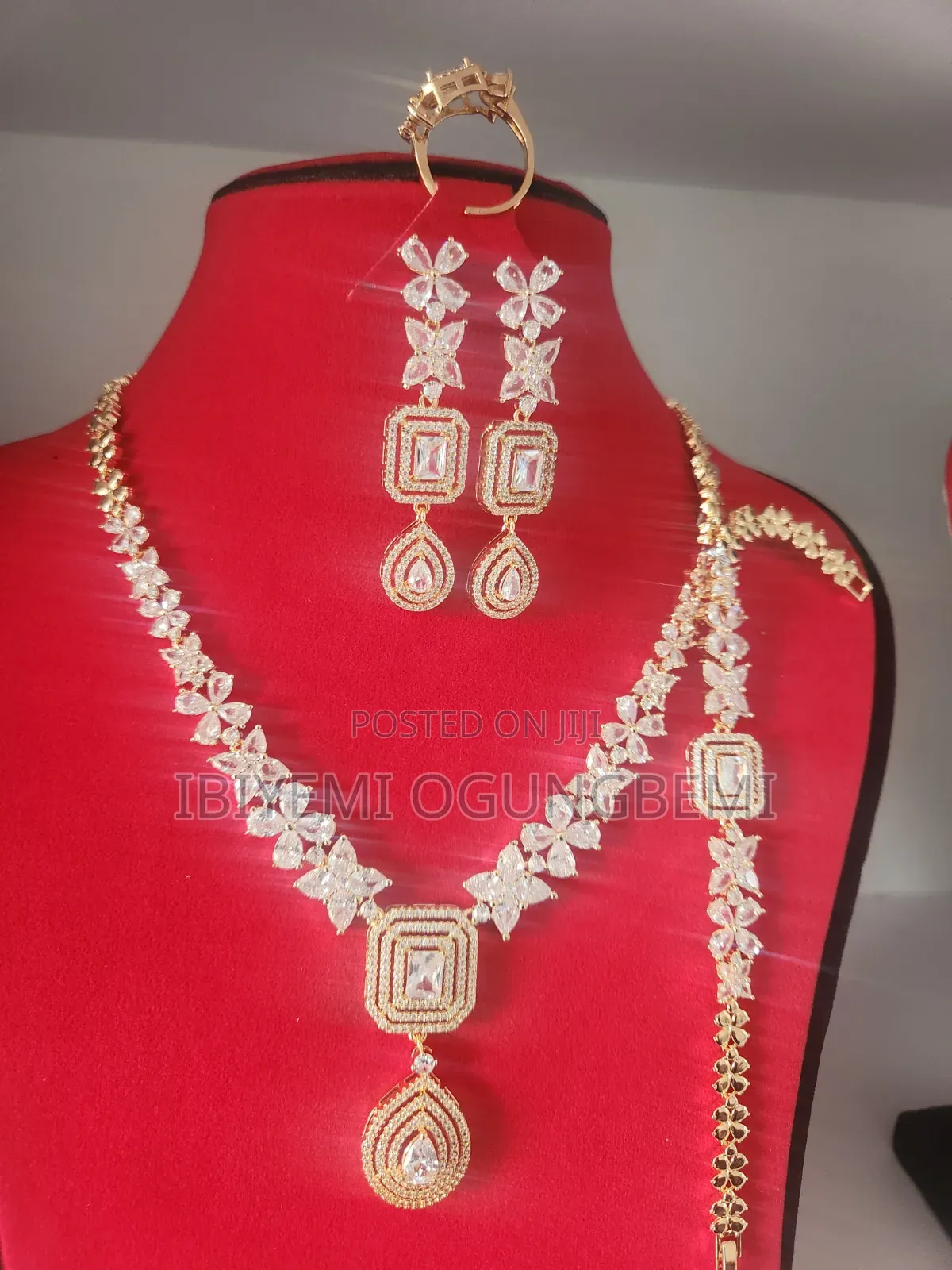 Luxury Jewellery That Pops Up Your Look