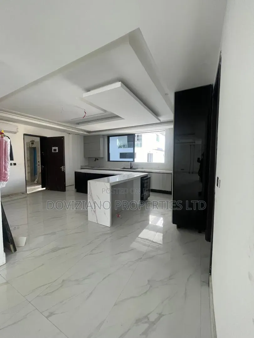 4bdrm Duplex in Banana Island for rent