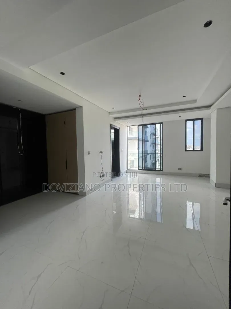 4bdrm Duplex in Banana Island for rent