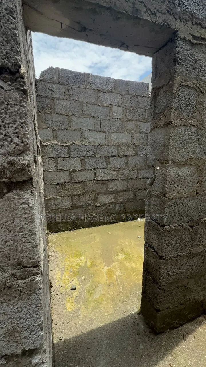 Fully Detached Duplex ! Close to Nizamiya Hospital. External Finishing