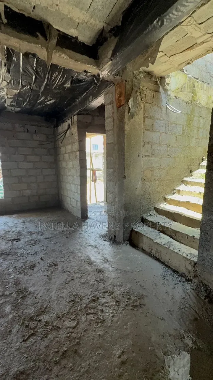 Fully Detached Duplex ! Close to Nizamiya Hospital. External Finishing