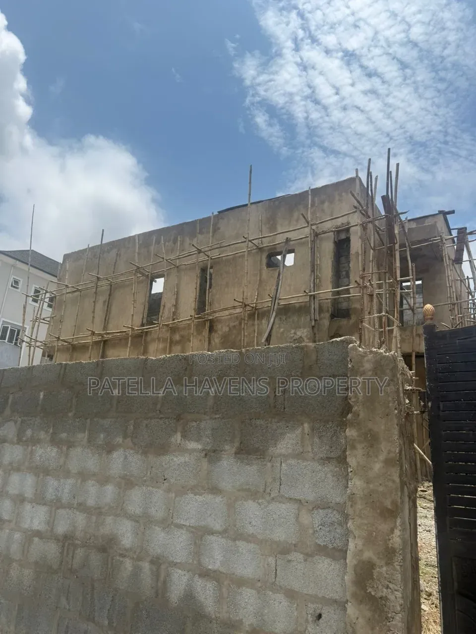 Fully Detached Duplex ! Close to Nizamiya Hospital. External Finishing
