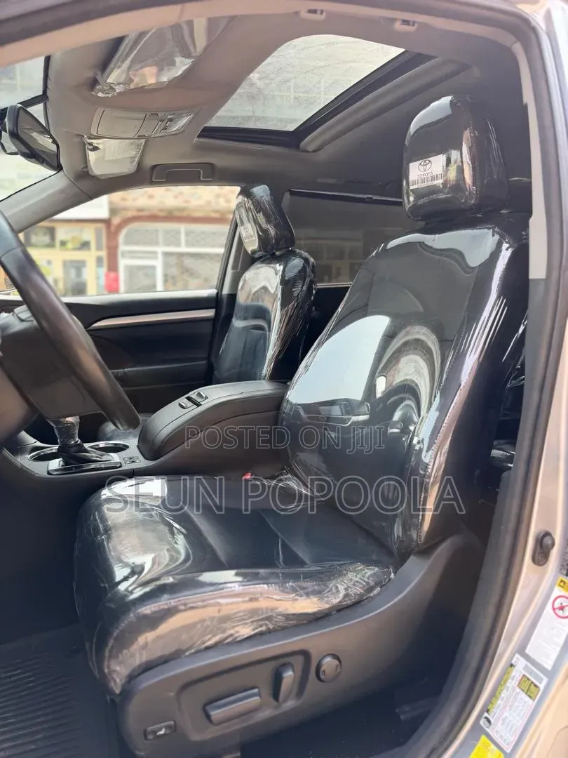 Toyota Highlander XLE 4dr SUV AWD (3.5L 6cyl 6A) 2015 Silver