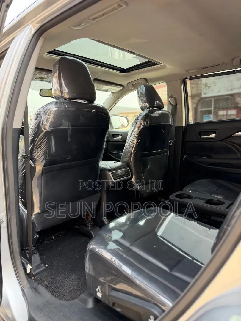 Toyota Highlander XLE 4dr SUV AWD (3.5L 6cyl 6A) 2015 Silver