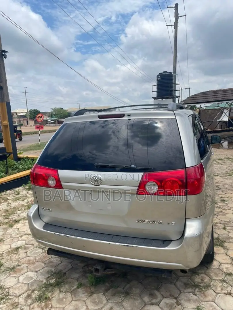 Toyota Sienna 2008 Gold