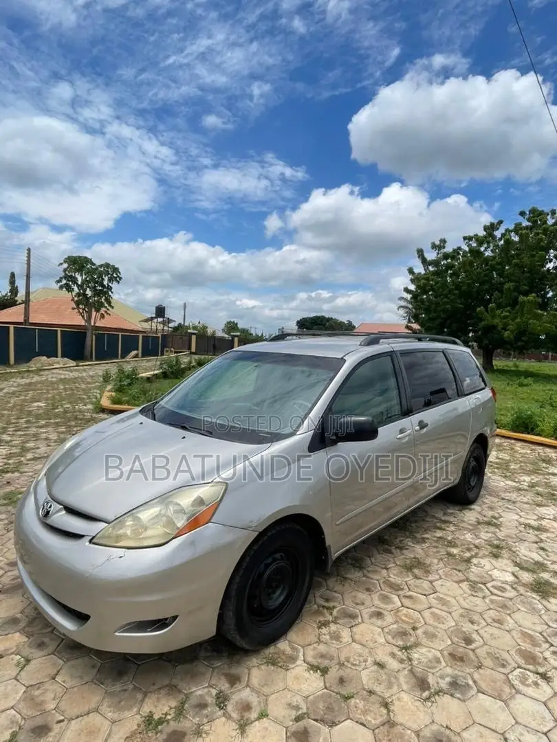Toyota Sienna 2008 Gold
