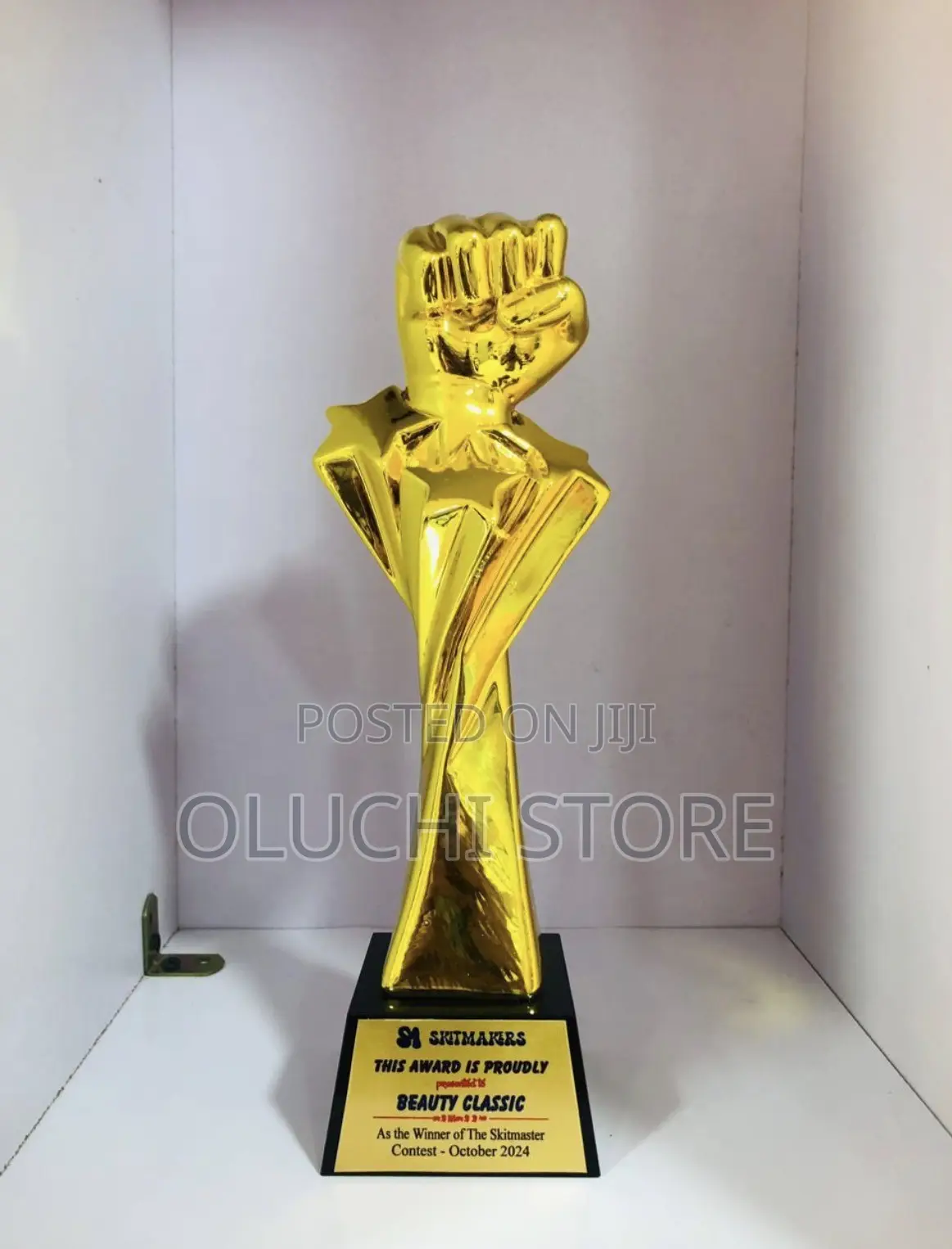 Golden Award plaqueB556