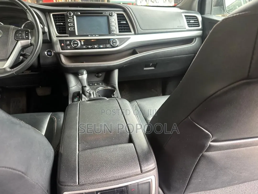Toyota Highlander XLE V6 4x4 (3.5L 6cyl 6A) 2016 White