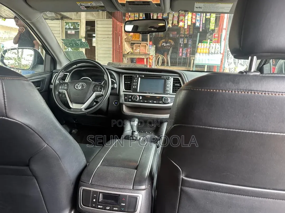 Toyota Highlander XLE V6 4x4 (3.5L 6cyl 6A) 2016 White