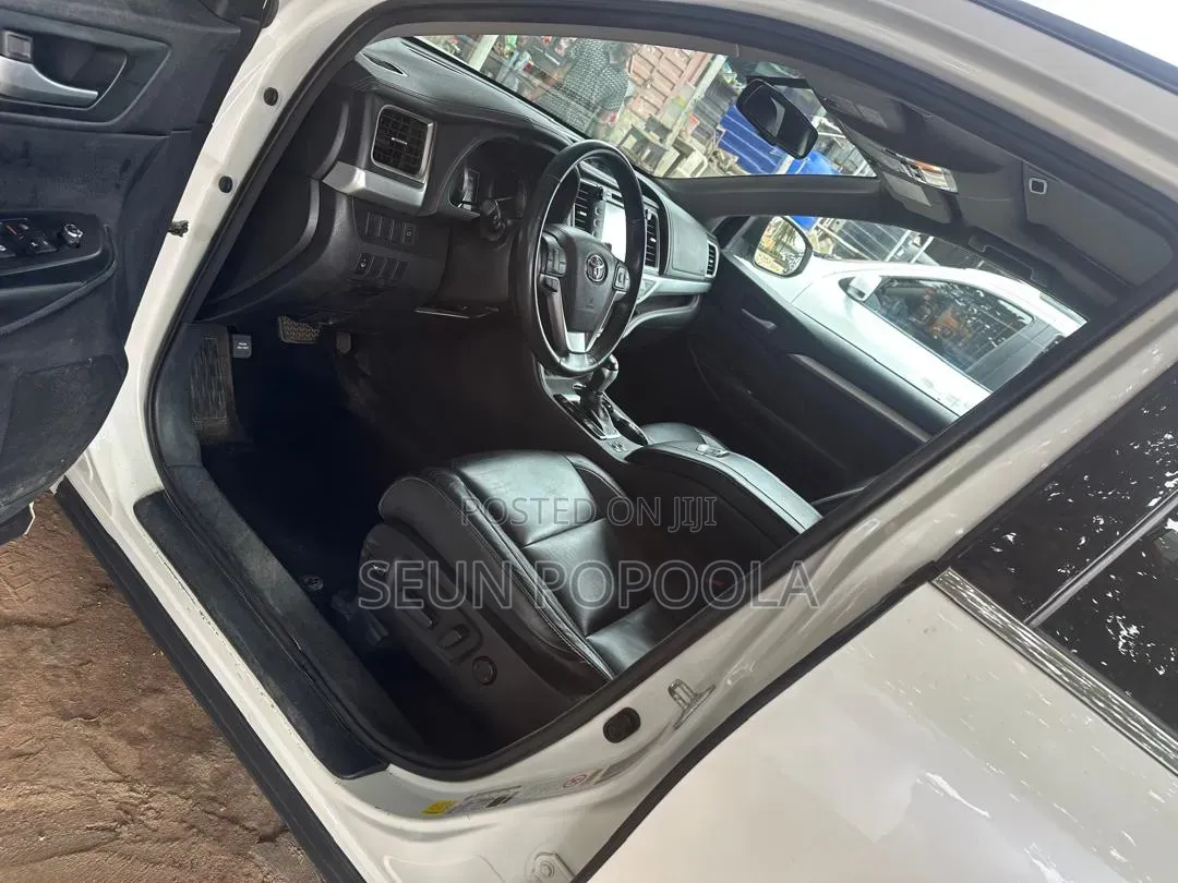 Toyota Highlander XLE V6 4x4 (3.5L 6cyl 6A) 2016 White