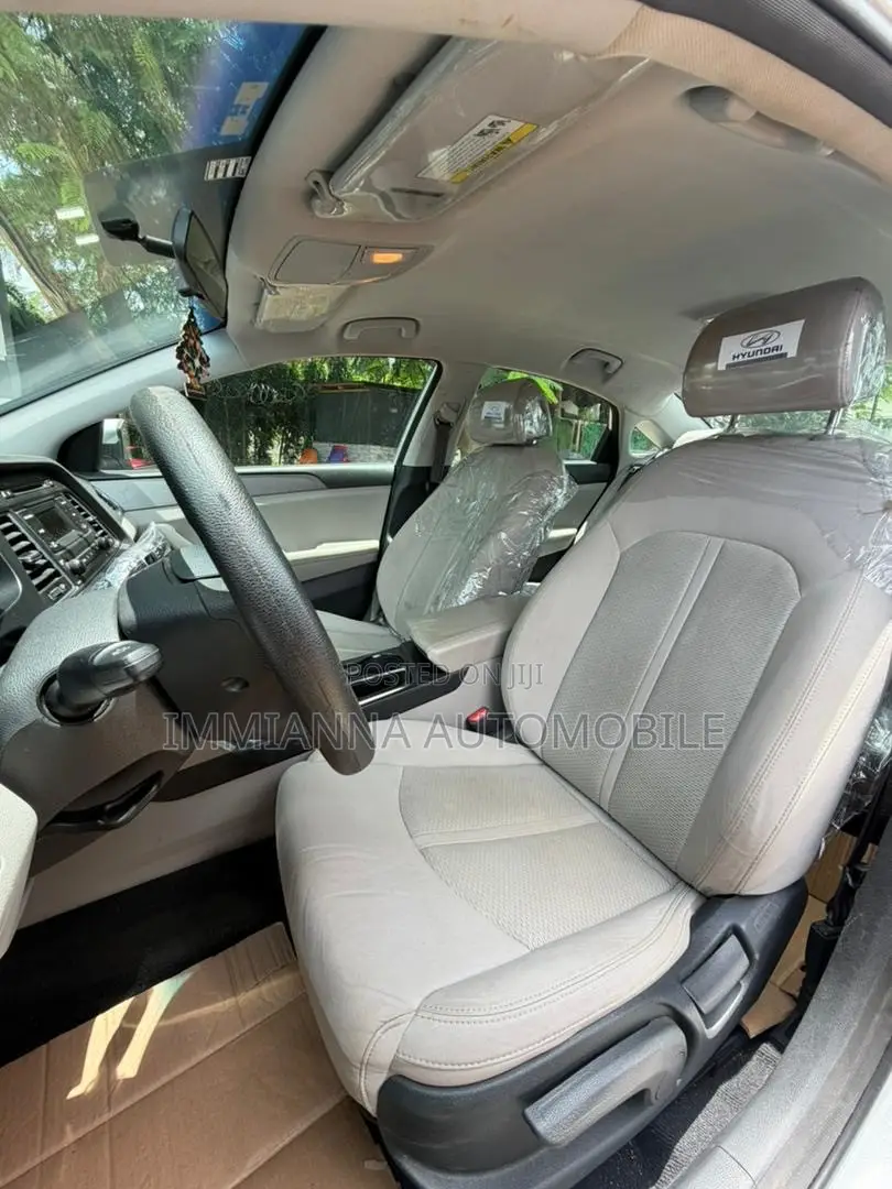 Hyundai Sonata Sport 4dr Sedan (2.4L 4cyl 6A) 2015 Silver