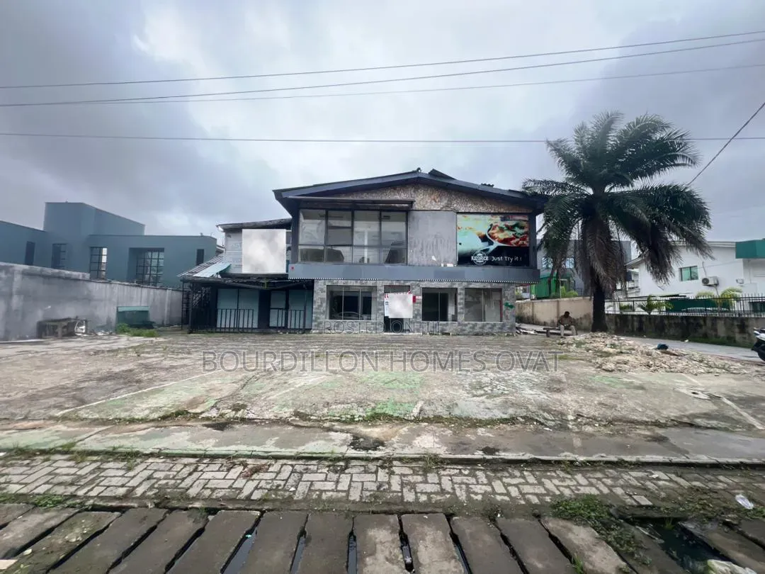 5bdrm Apartment in Victoria Island for rent