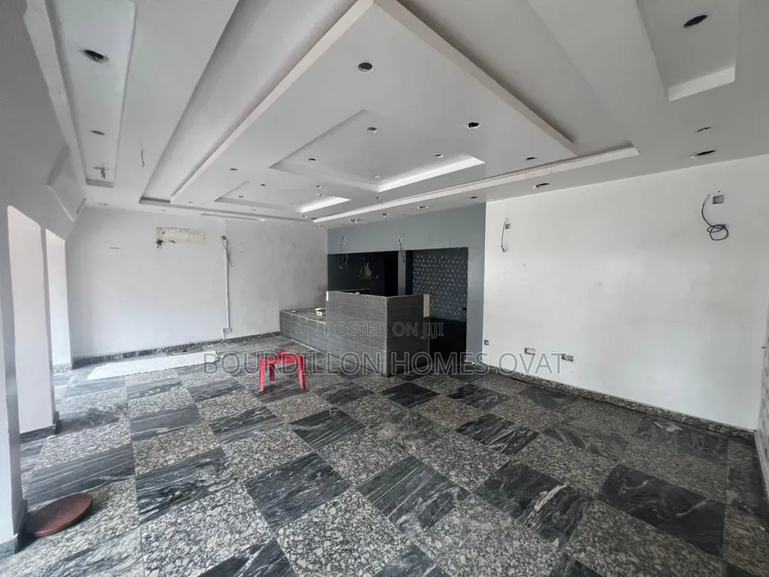 5bdrm Apartment in Victoria Island for rent