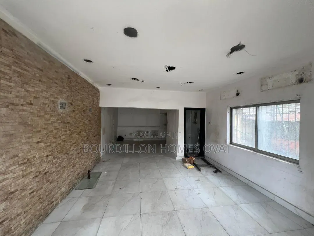 5bdrm Apartment in Victoria Island for rent