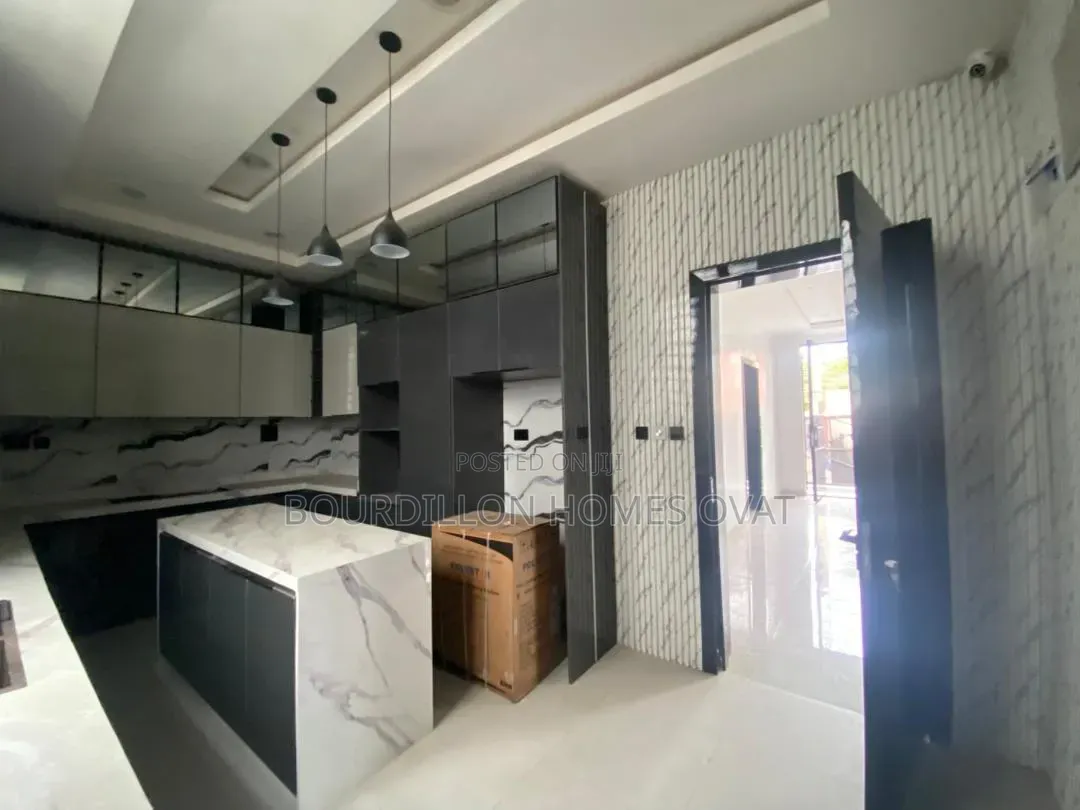 4bdrm Penthouse in Osapa London Lekki for sale