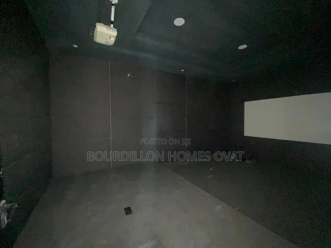 4bdrm Penthouse in Osapa London Lekki for sale