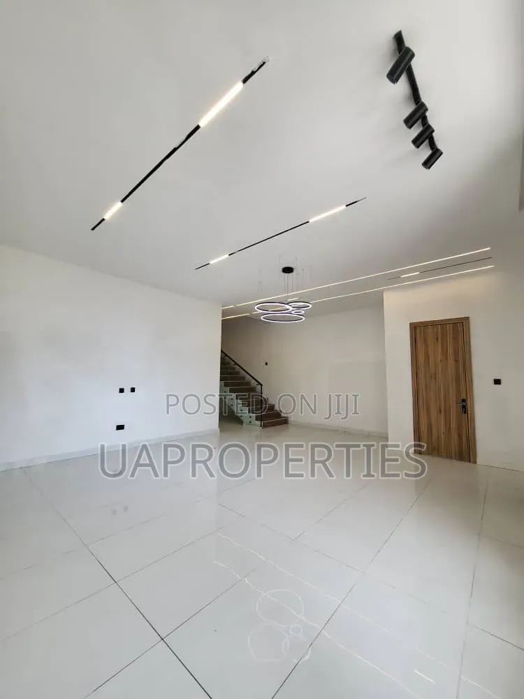 Furnished 4bdrm Duplex in Chevron for sale