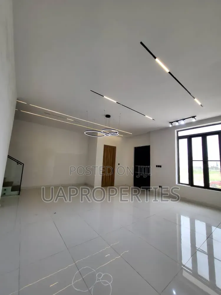 Furnished 4bdrm Duplex in Chevron for sale