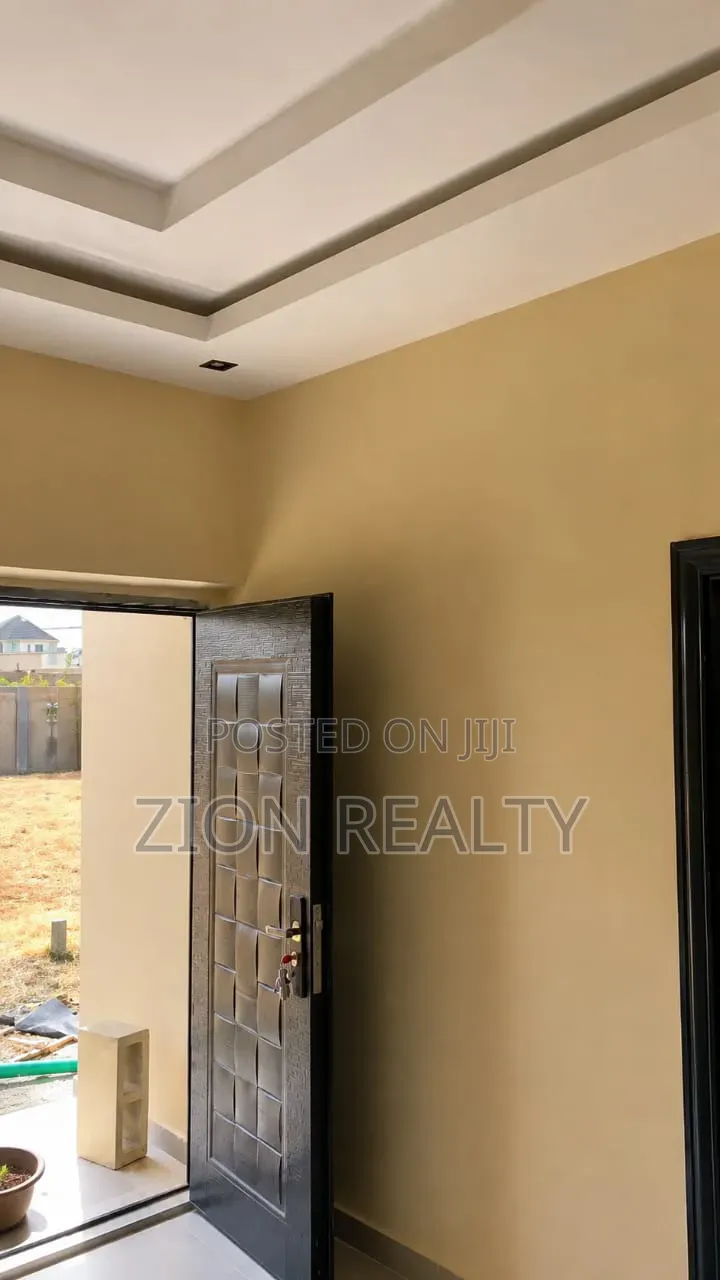 Mini Flat in Royal Garden Estate, Lakowe for rent