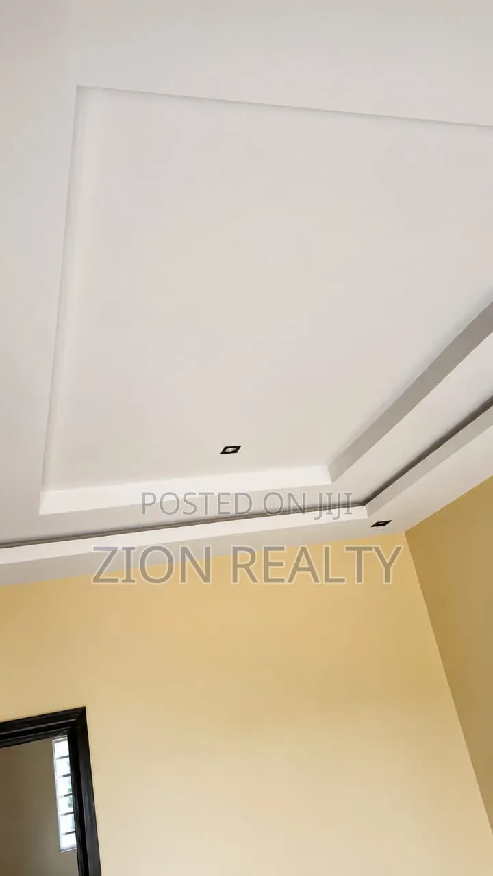 Mini Flat in Royal Garden Estate, Lakowe for rent