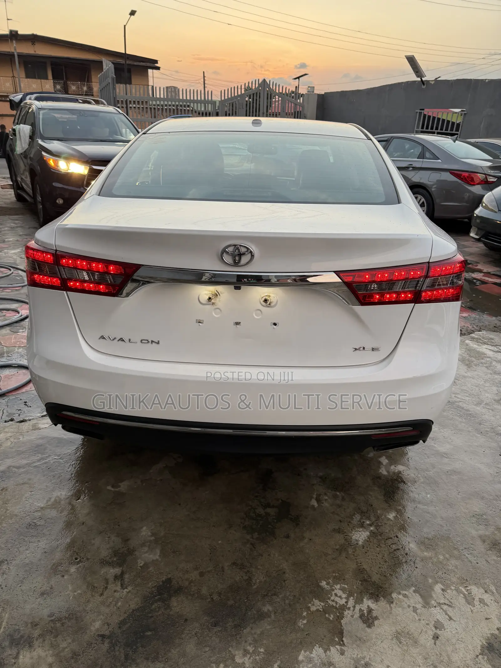Toyota Avalon XLE 4dr Sedan (3.5L 6cyl 6A) 2015 White