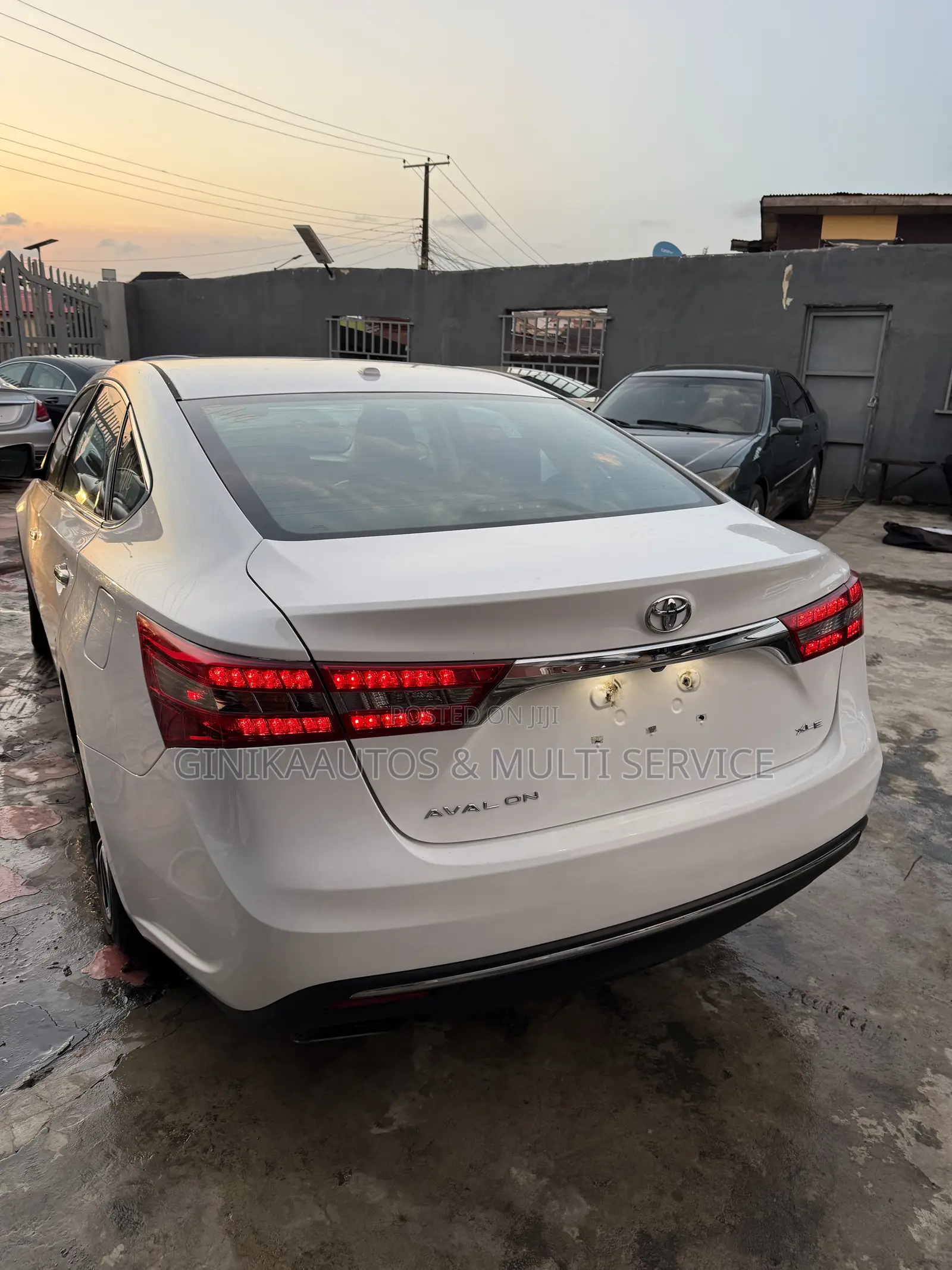 Toyota Avalon XLE 4dr Sedan (3.5L 6cyl 6A) 2015 White