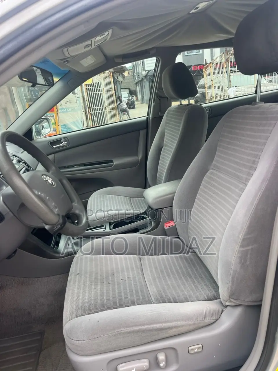 Toyota Camry LE 4dr Sedan (2.4L 4cyl 5A) 2005 Silver
