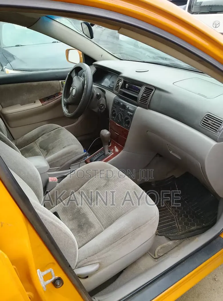 Toyota Corolla LE 2007 Yellow
