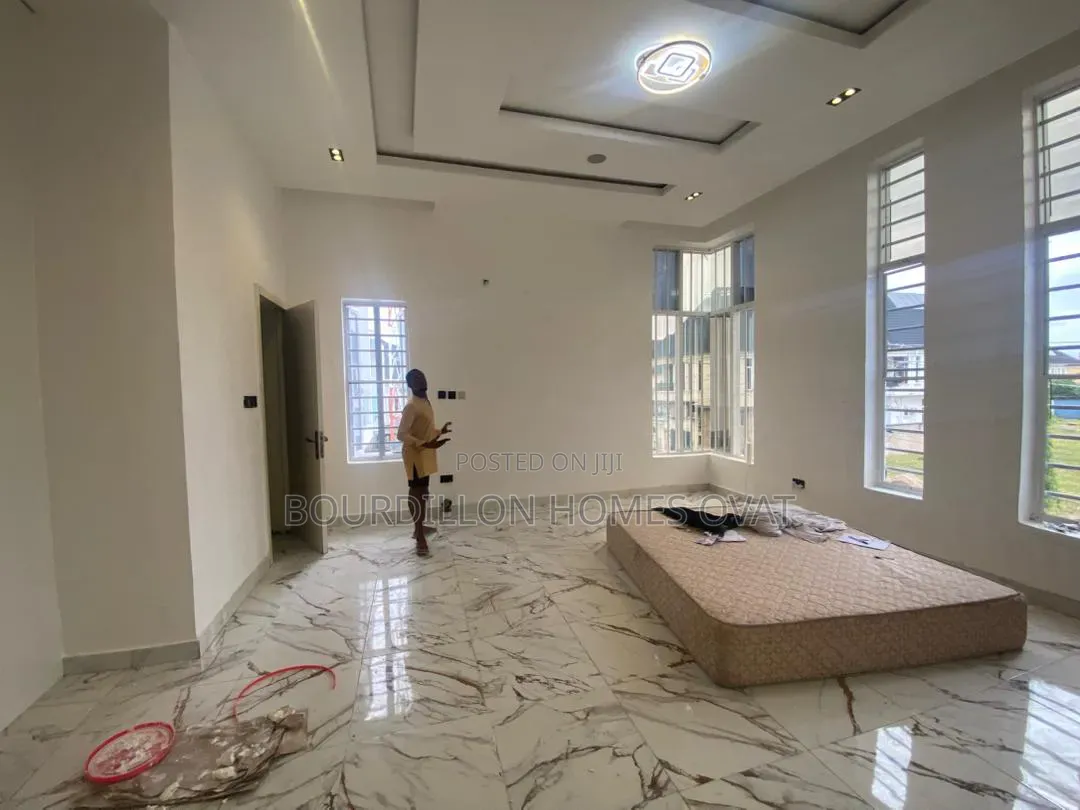 5bdrm Duplex in Osapa London Lekki for sale
