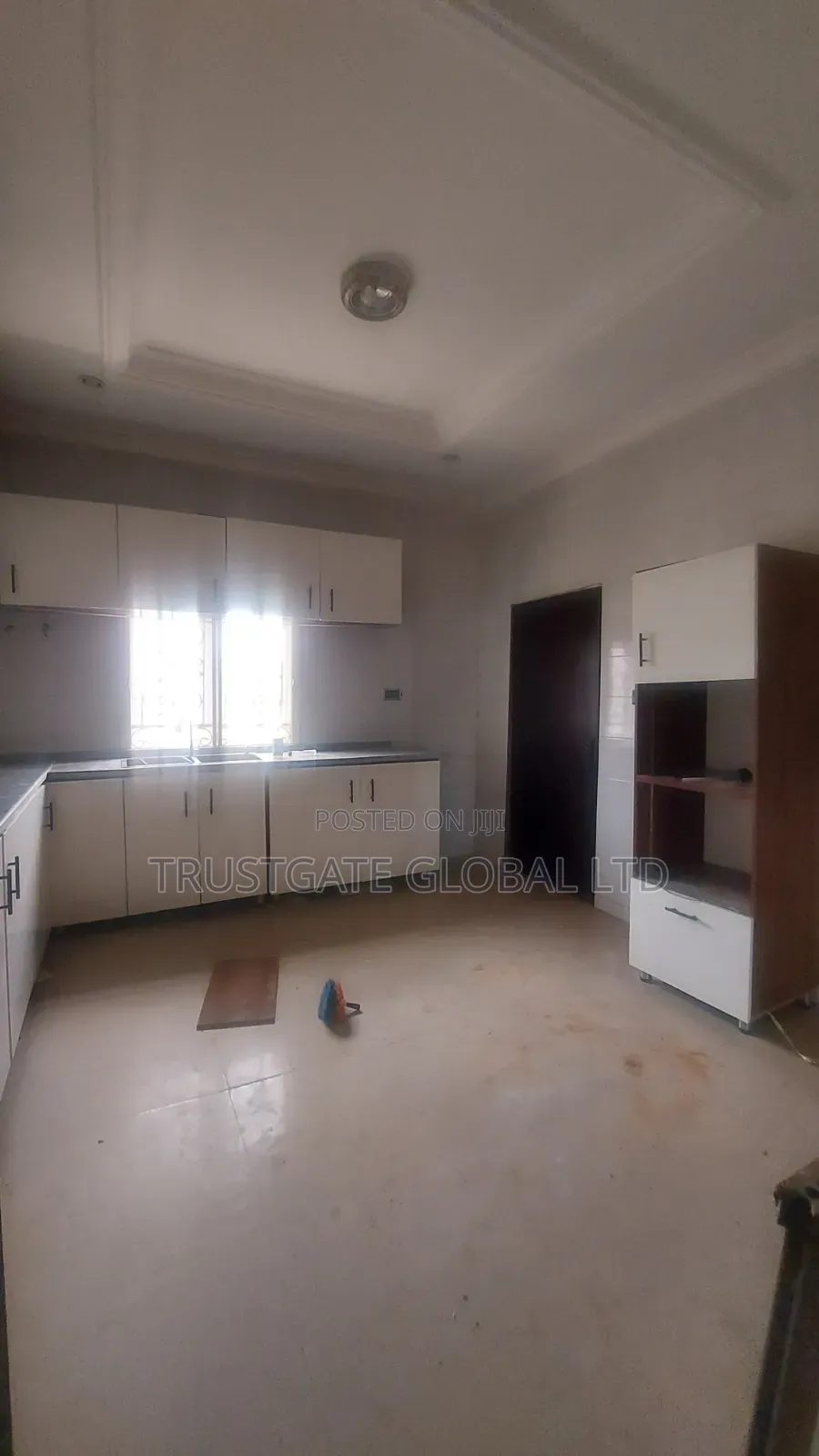 3bdrm Bungalow in Broadview Estate, Idu Industrial for rent
