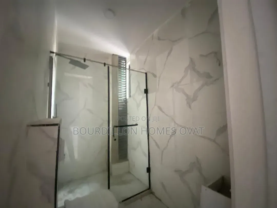 2bdrm Apartment in Osapa London Lekki for sale