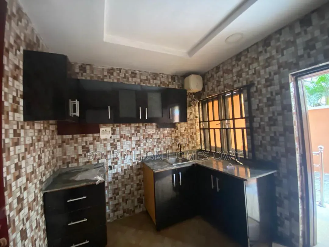 3bdrm Apartment in Osapa London Lekki for rent