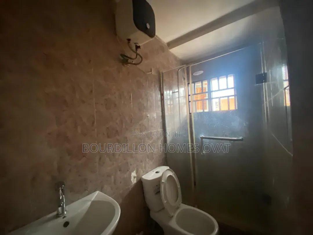 3bdrm Apartment in Osapa London Lekki for rent
