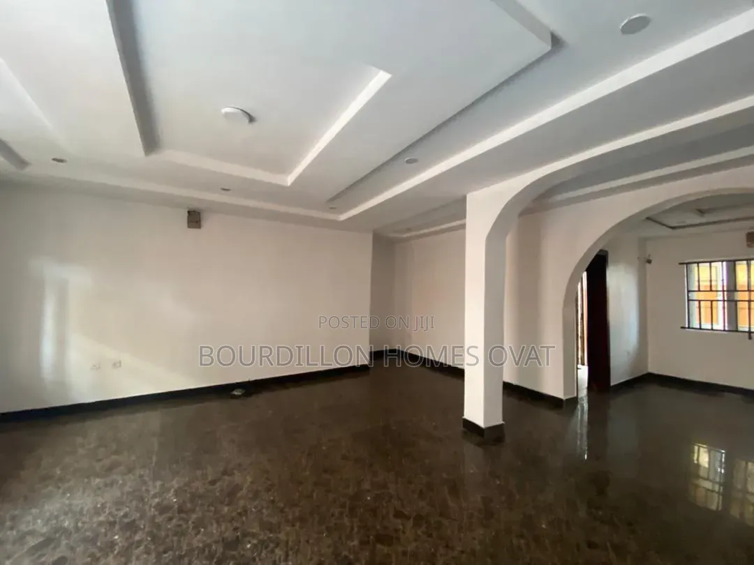 3bdrm Apartment in Osapa London Lekki for rent