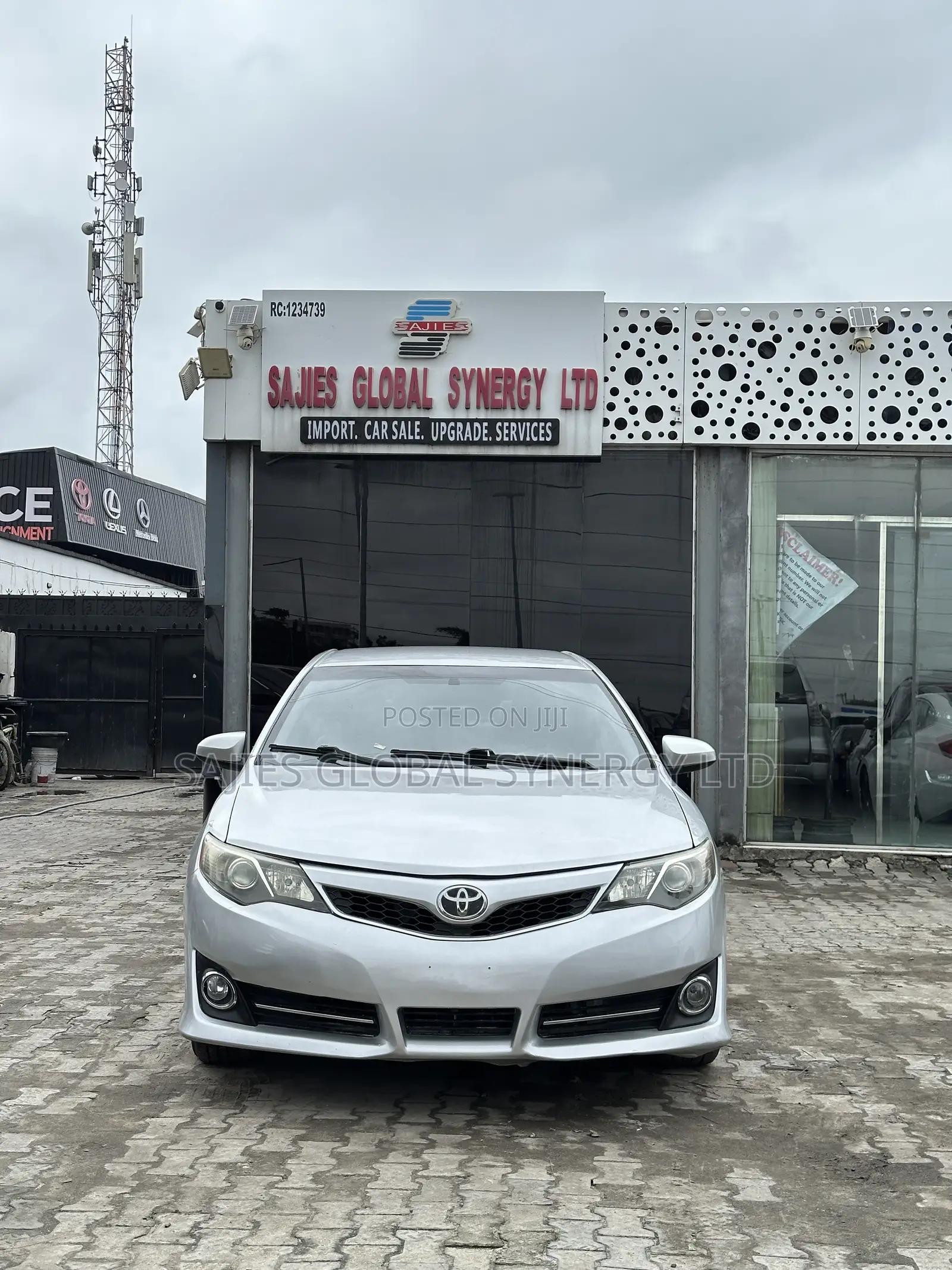 Toyota Camry SE 4dr Sedan w/Prod. End 11/13 (2.5L 4cyl 6A) 2014 Silver