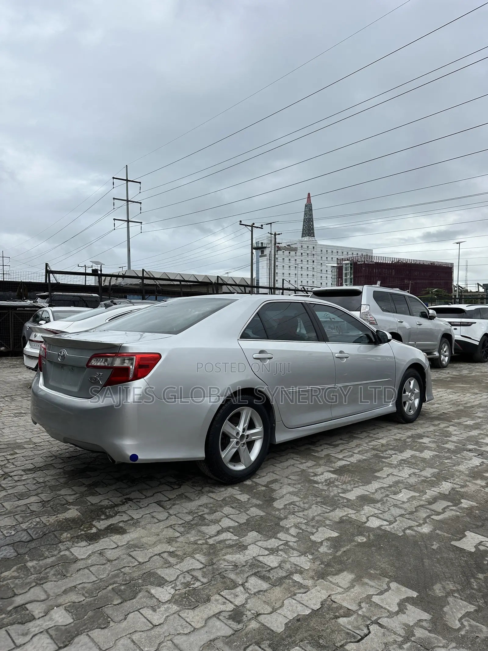 Toyota Camry SE 4dr Sedan w/Prod. End 11/13 (2.5L 4cyl 6A) 2014 Silver