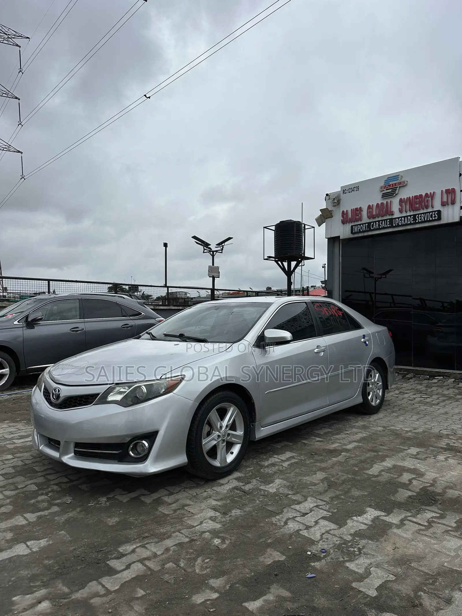Toyota Camry SE 4dr Sedan w/Prod. End 11/13 (2.5L 4cyl 6A) 2014 Silver