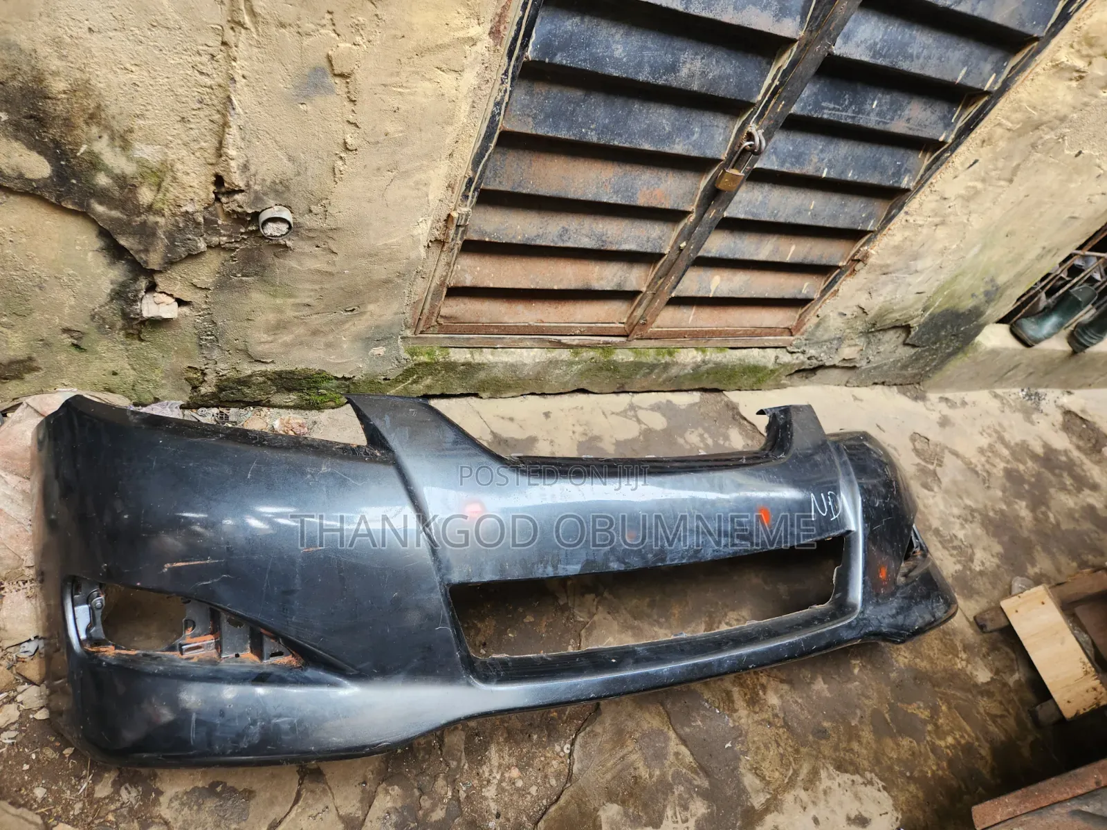 Front Foreign Used Bumper for Matrix 2010