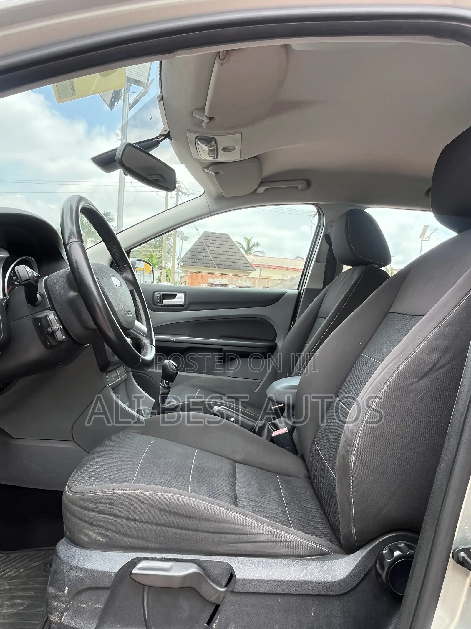 Ford Focus 2010 Beige