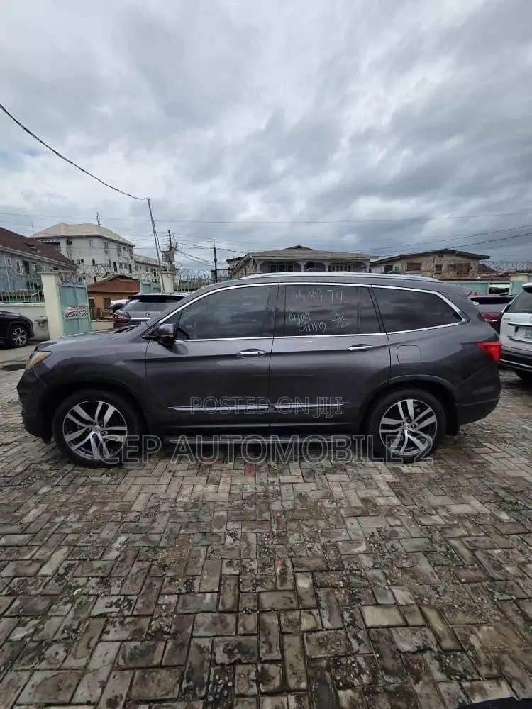 Honda Pilot Touring AWD 2019 Gray